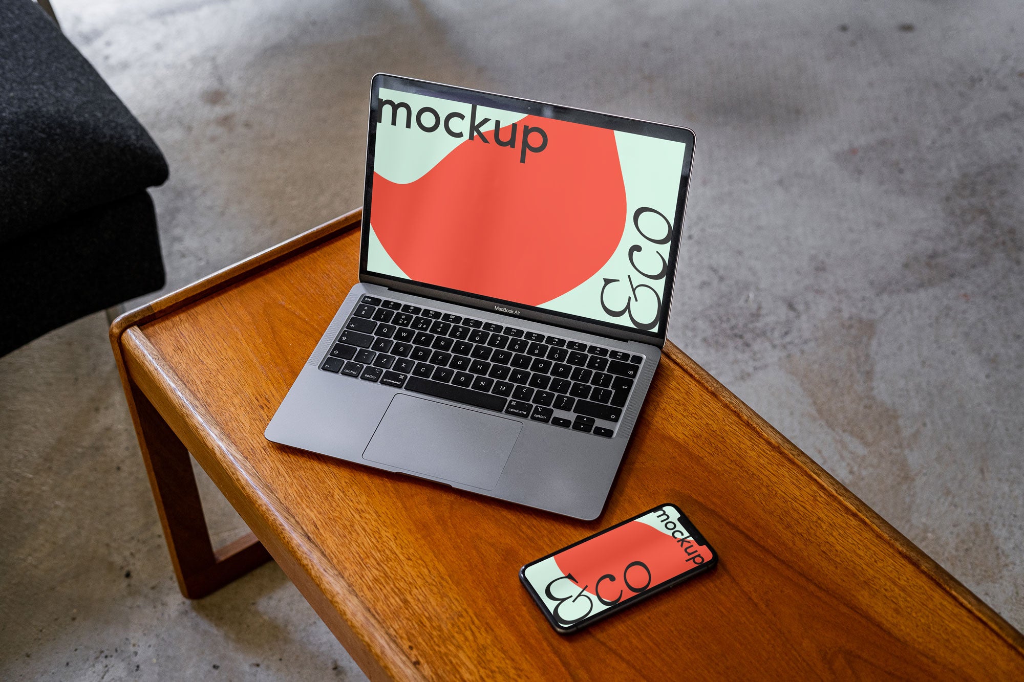 Laptop & iphone 01