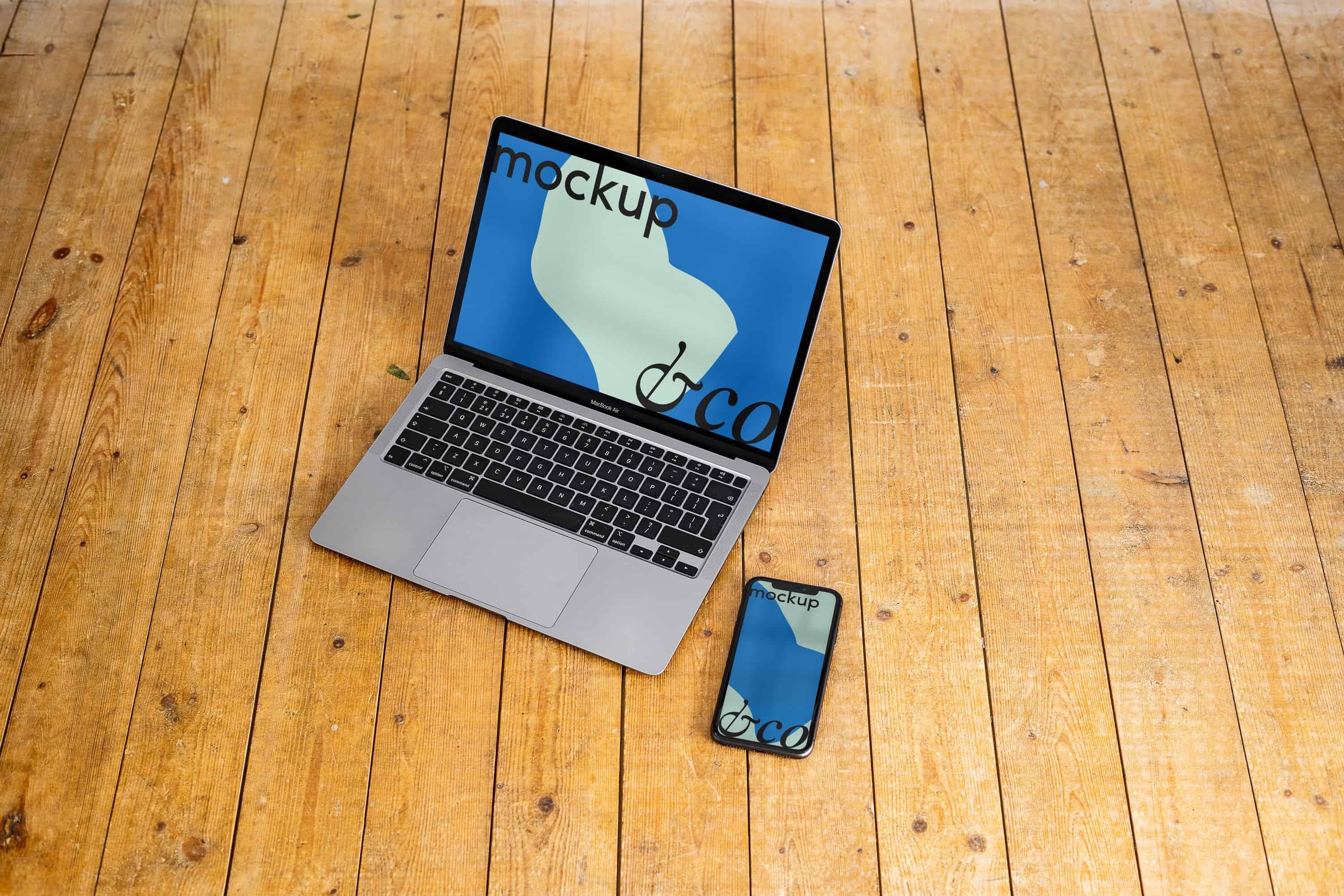Laptop & iphone 03